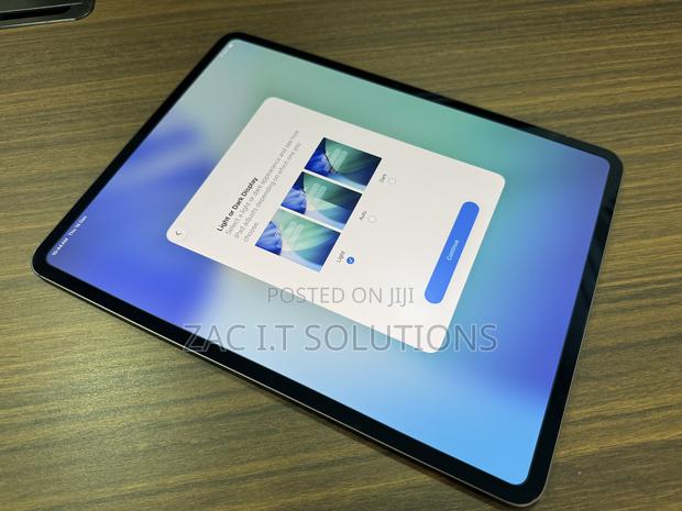 Apple iPad Pro 13 (2024) 2 TB Gray · Photo 3