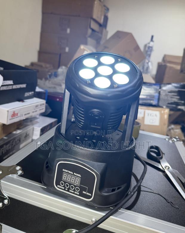 7 Eyes Led Mini Moving Head Light · Photo 1