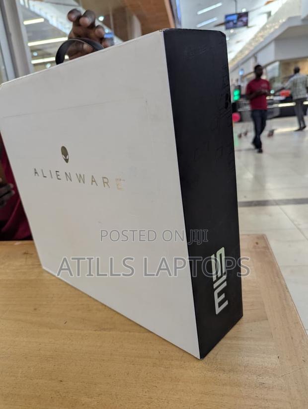 Laptop Alienware M15 R3 16GB Intel Core I7 SSD 512GB · Photo 6