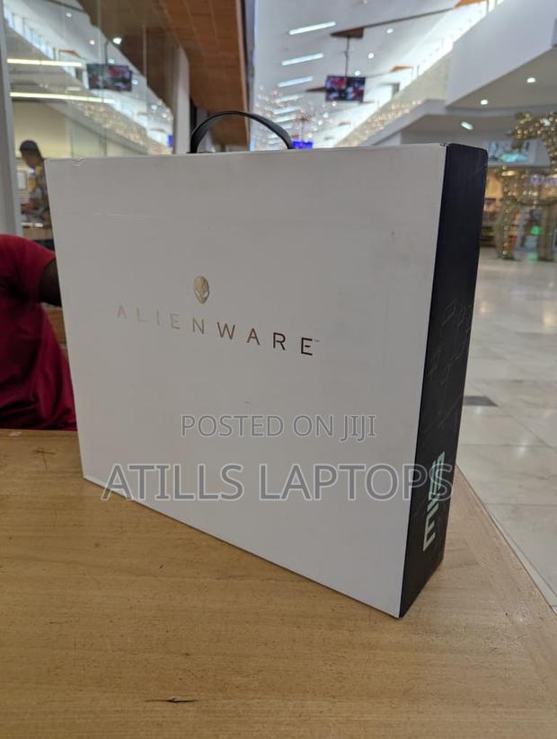Laptop Alienware M15 R3 16GB Intel Core I7 SSD 512GB · Photo 8