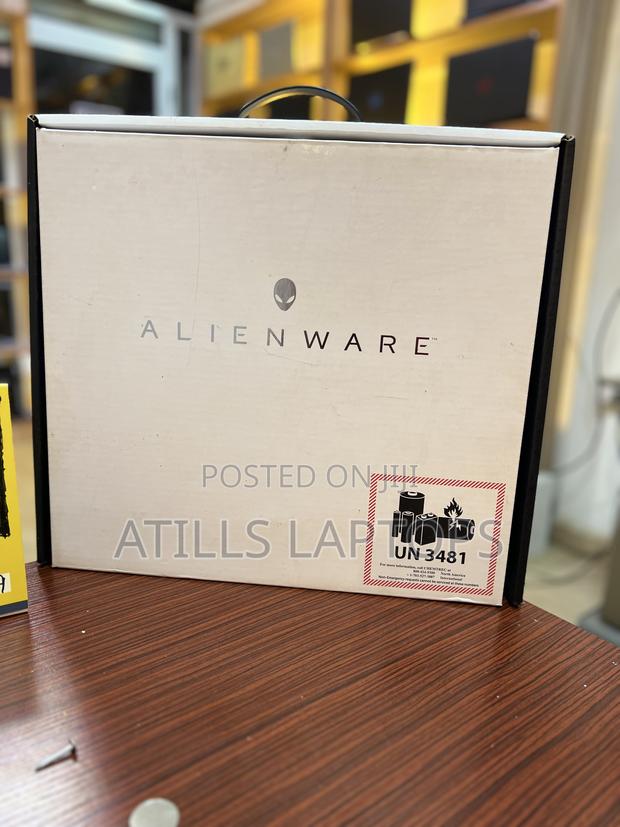 Laptop Alienware M15 R3 16GB Intel Core I7 SSD 512GB · Photo 3