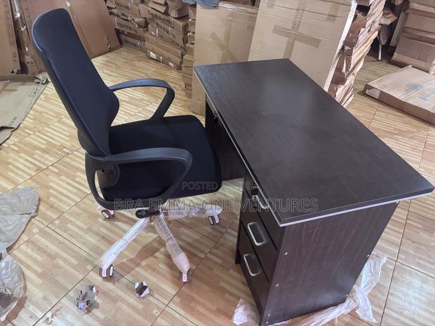 Office Table And Chair · Photo 1