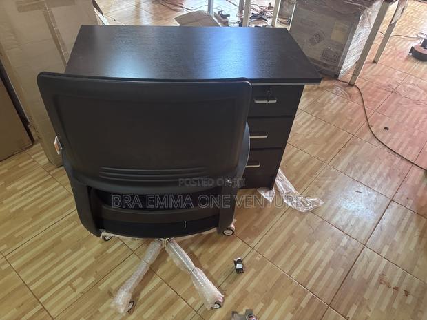 Office Table And Chair · Photo 3