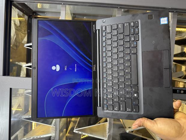 Laptop Dell Latitude 7390 8GB Intel Core i7 SSD 256GB · Photo 2