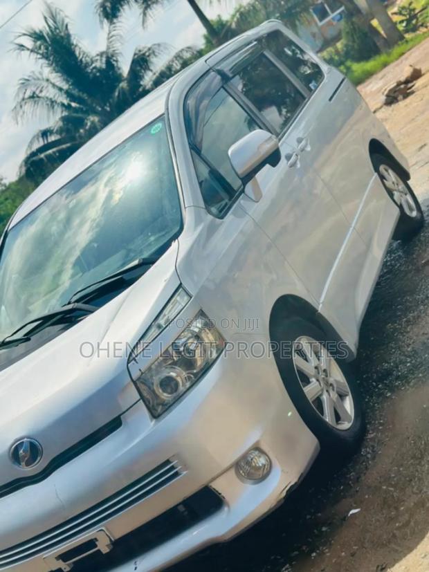 Toyota Voxy 2012 Gray · Photo 1