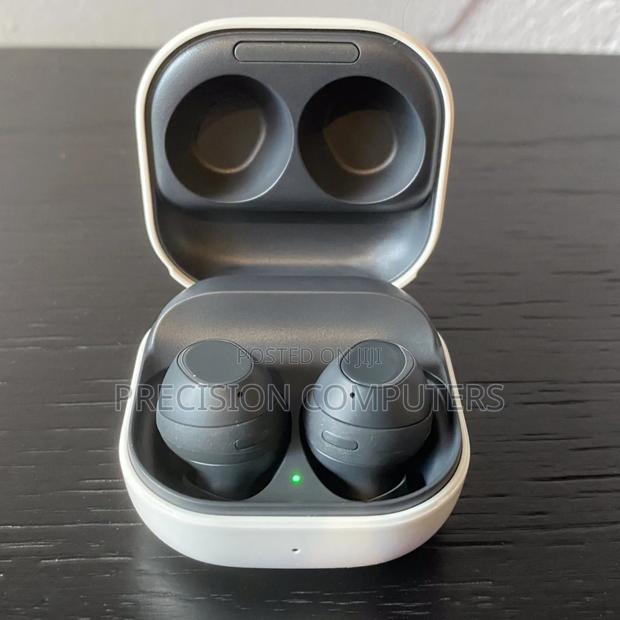 Genuine Samsung Galaxy Buds Fe · Photo 3