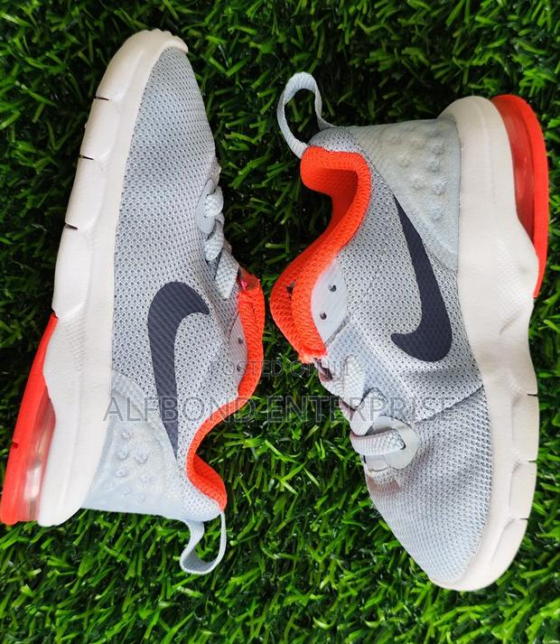 Trendy Kids Nike Air Snickers Size 21 · Photo 2