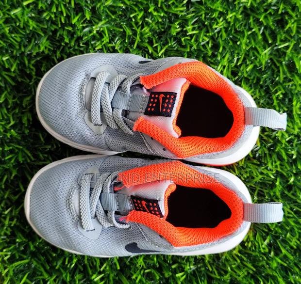 Trendy Kids Nike Air Snickers Size 21 · Photo 3