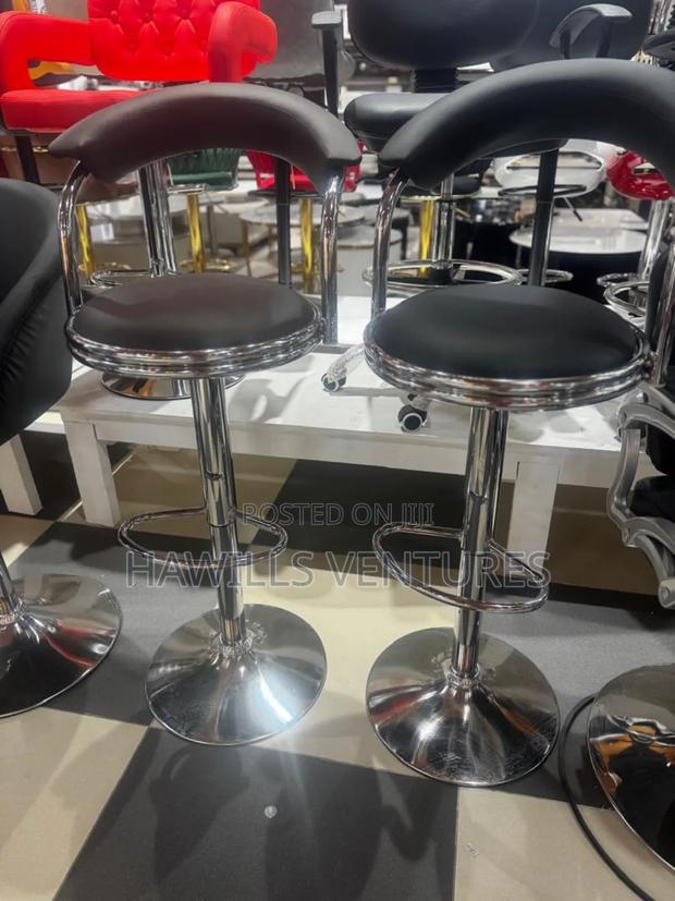 Bar Stool With High Back · Photo 1
