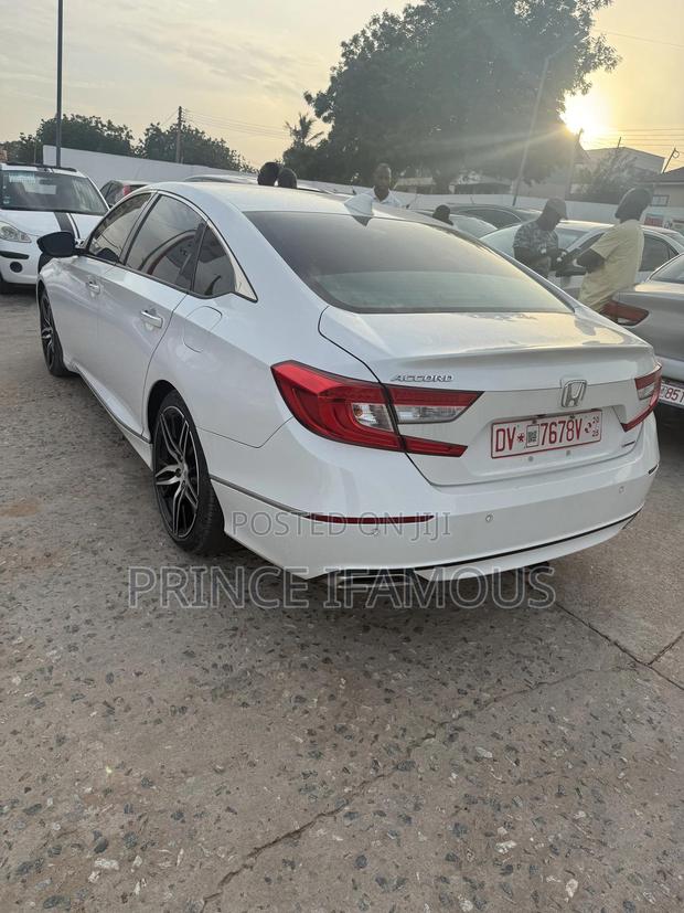 Honda Accord 2021 White · Photo 8