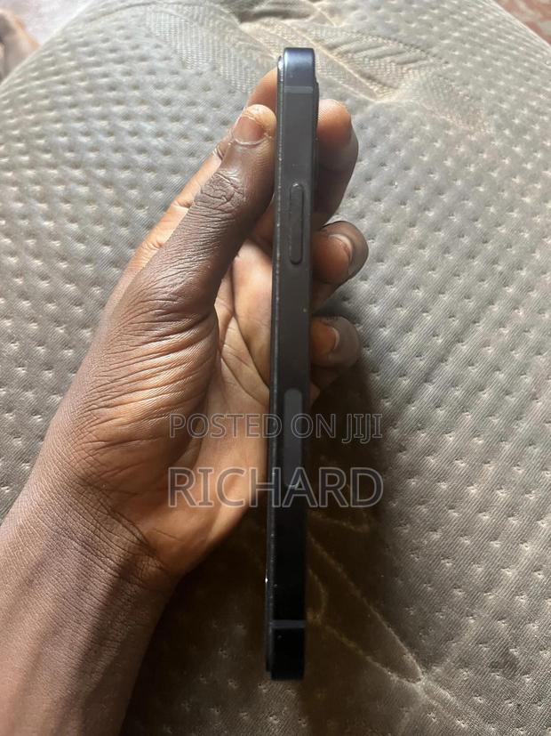 Apple iPhone 12 64 GB Blue · Photo 3