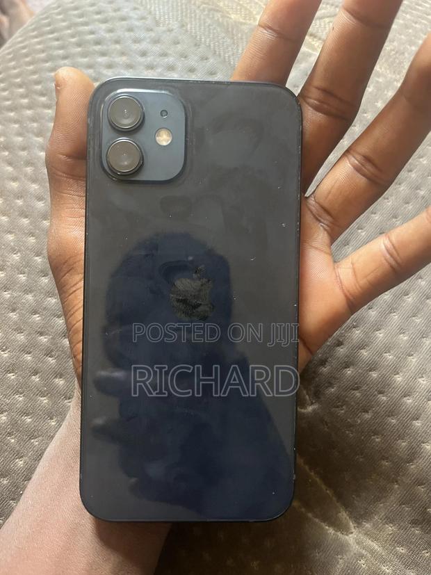 Apple iPhone 12 64 GB Blue · Photo 4