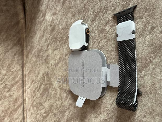 Apple Watch Ultra 3 46mm · Photo 2