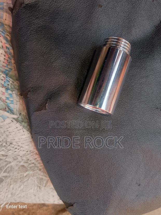 Quality Chrome Pull Out · Photo 1