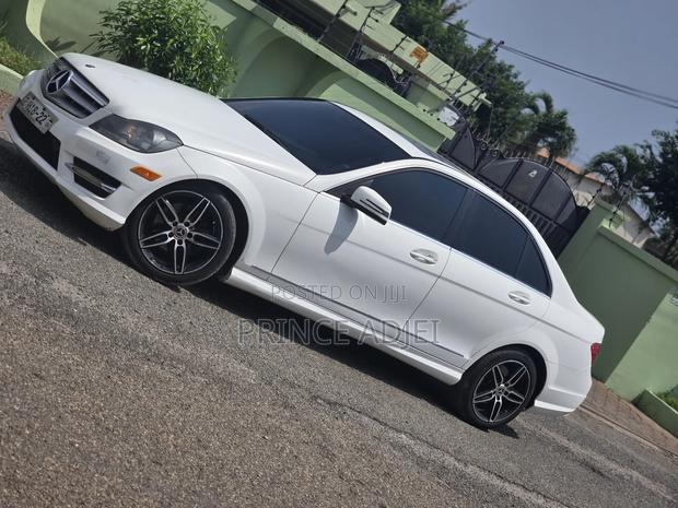 Mercedes-Benz C250 2013 White · Photo 2