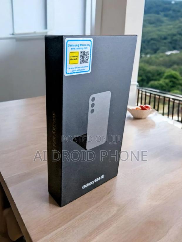 New Samsung Galaxy S24 FE 128 GB Black · Photo 2