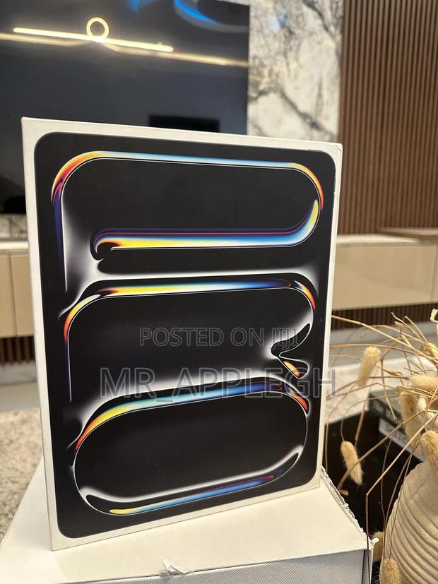 New Apple iPad Pro 13 (2025) 256 GB Black · Photo 1