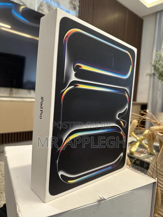 New Apple iPad Pro 13 (2025) 256 GB Black · Photo 2