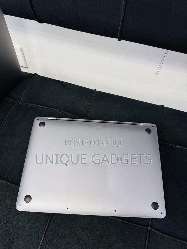 Laptop Apple MacBook Pro 2022 M2 8GB Apple M2 SSD 256GB · Photo 4