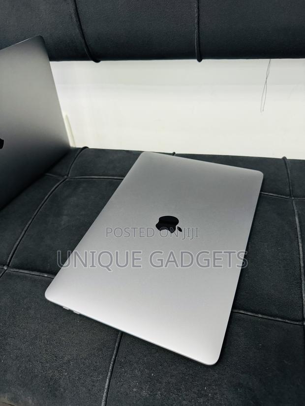 Laptop Apple MacBook Pro 2022 M2 8GB Apple M2 SSD 256GB · Photo 3