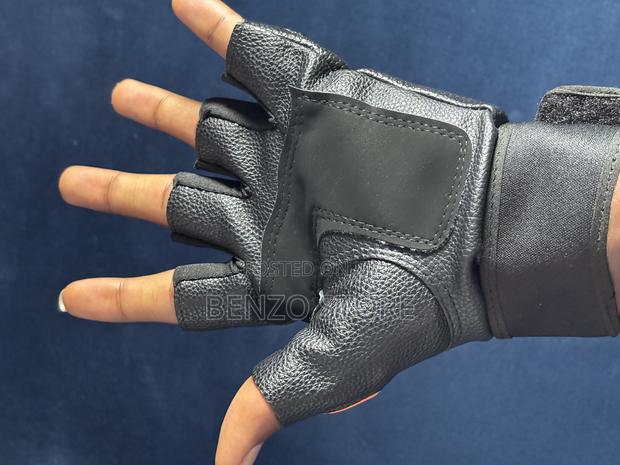 Premium Leather Gym Training Gloves · Photo 2
