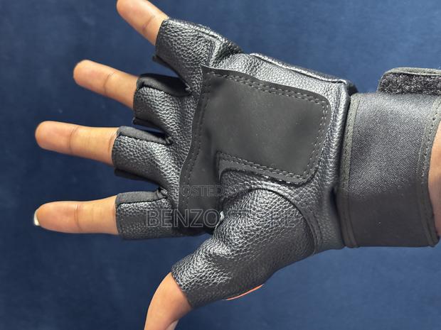 Premium Leather Gym Training Gloves · Photo 1