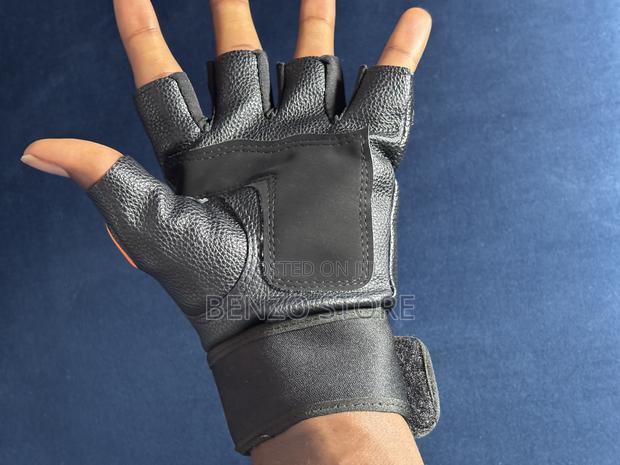 Heavy-Duty Leather Workout Gloves · Photo 1