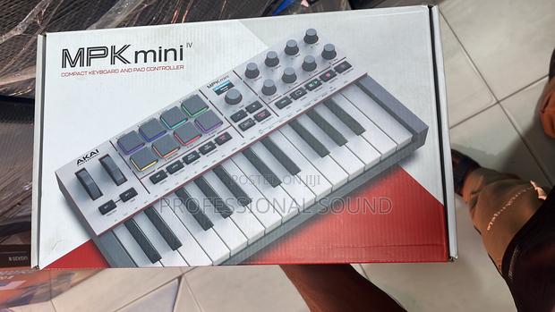 Akai Professional MPK Mini Iv Midi Keyboard Controller. · Photo 1