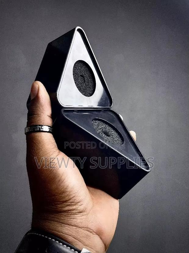 Cube / Triangular Shaped Interview Microphone Flag Station Logo Box · Photo 3