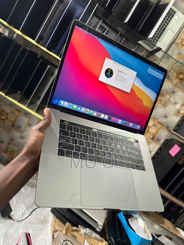 Laptop Apple MacBook Pro 2017 16GB Intel Core i7 SSD 512GB · Photo 2