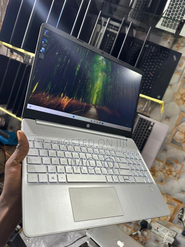 Laptop HP Pavilion 15 8GB Intel Core I7 SSD 256GB · Photo 2
