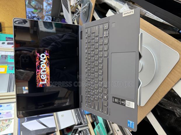 Laptop Lenovo IdeaPad Flex 14 8GB Intel Core I3 SSHD (Hybrid) 256GB · Photo 1