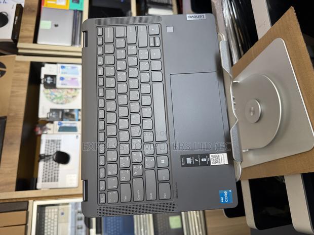 Laptop Lenovo IdeaPad Flex 14 8GB Intel Core I3 SSHD (Hybrid) 256GB · Photo 2