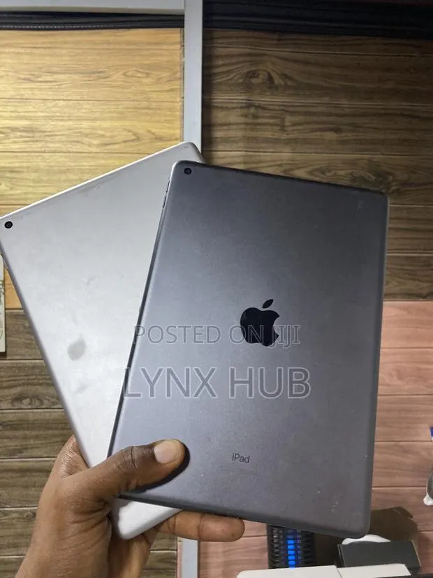Apple iPad 10.2 (2019) 32 GB Gray · Photo 1