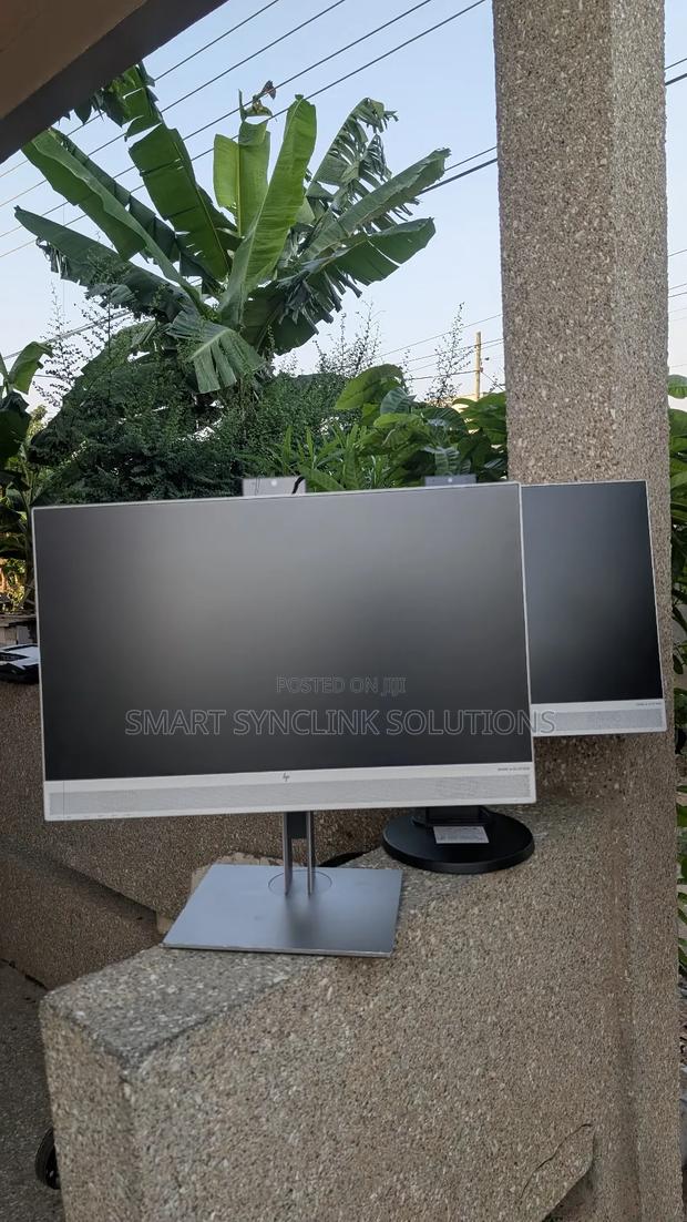 Hp 24" Ips Edgeless Monitor With Inbuilt Camera · Photo 1
