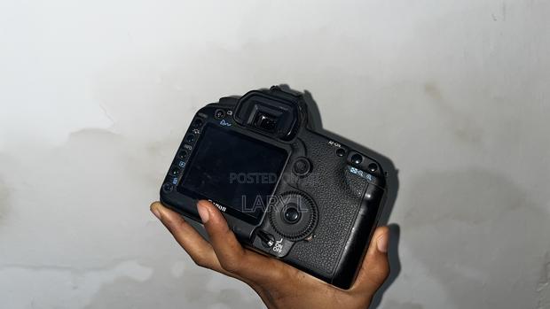 Canon 5d Mark II With Lens · Photo 1