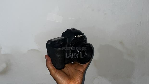 Canon 5d Mark II With Lens · Photo 2
