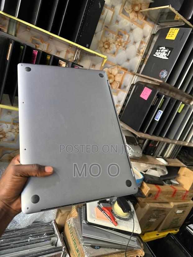 Laptop Apple MacBook Pro 2019 16GB Intel Core I9 SSD 512GB · Photo 3