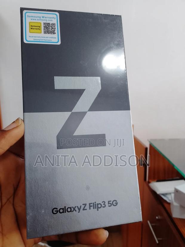 New Samsung Galaxy Z Flip 3 256 GB Black · Photo 1