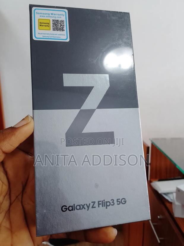 New Samsung Galaxy Z Flip 3 256 GB Black · Photo 2