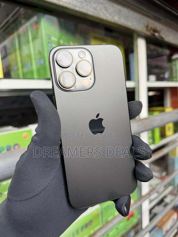 Apple iPhone 16 Pro Max 1 TB Black · Photo 5