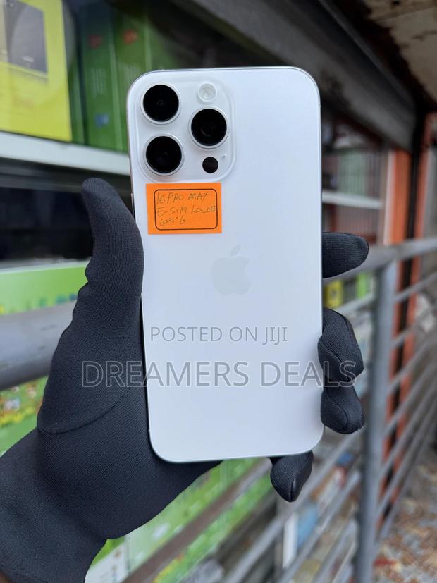 Apple iPhone 16 Pro Max 256 GB White · Photo 1