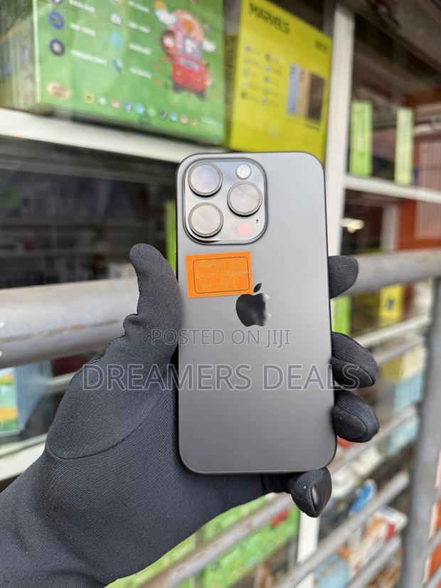 Apple iPhone 15 Pro 1 TB Black · Photo 2