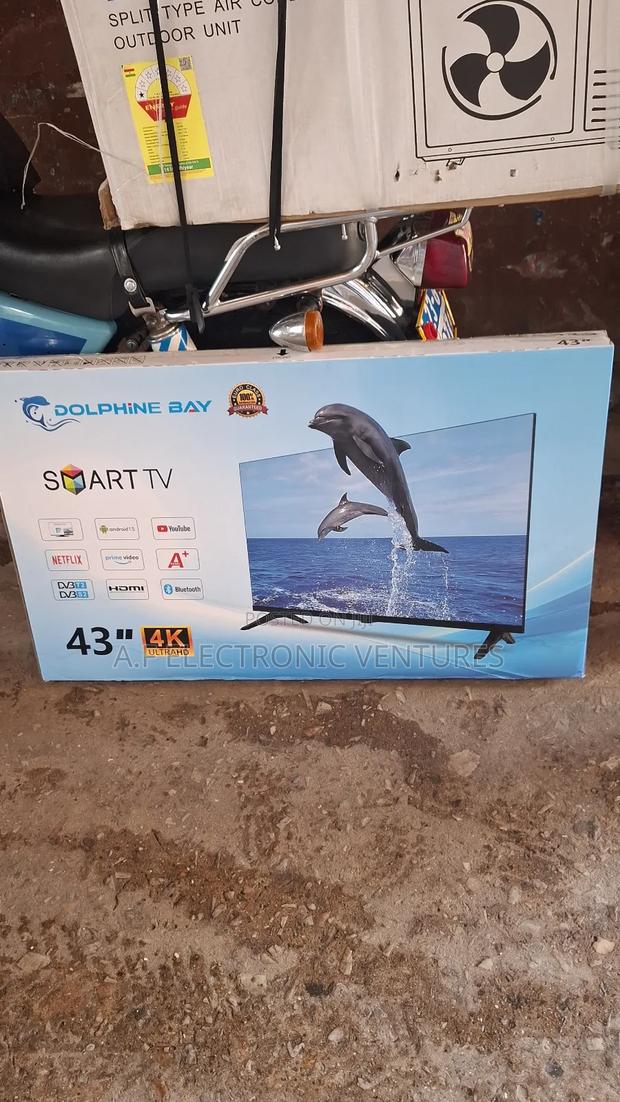 Dolphine Bay 43-Inch Smart Tv · Photo 1