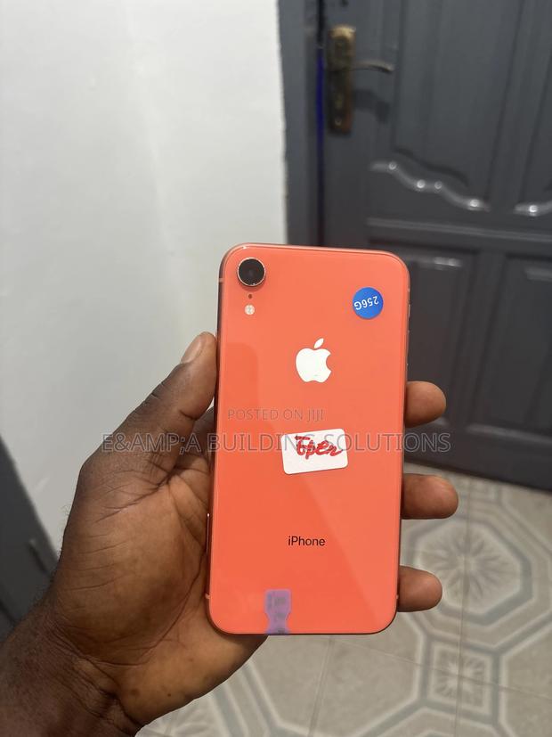 Apple iPhone XR 256 GB Orange · Photo 2