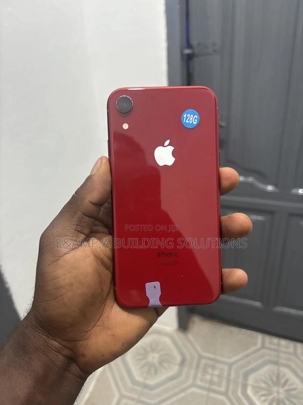Apple iPhone XR 128 GB Red · Photo 2