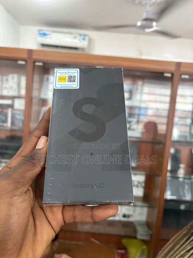 New Samsung Galaxy S22 5G 128 GB Blue · Photo 1