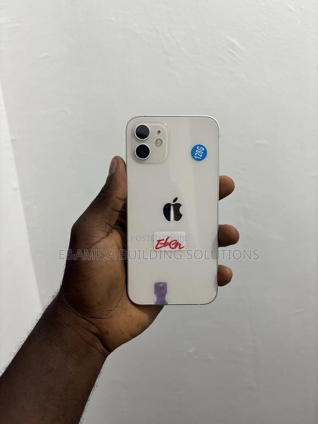 Apple iPhone 12 128 GB White · Photo 2
