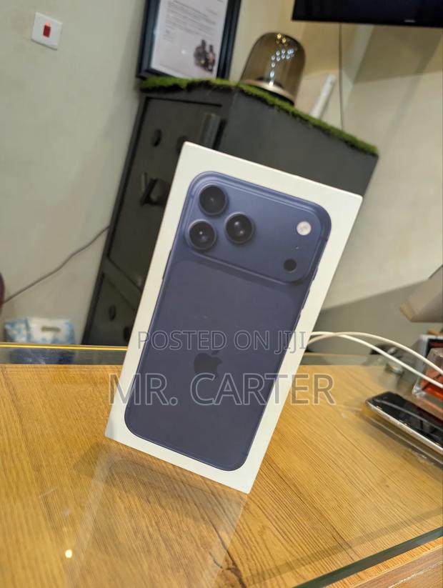 New Apple iPhone 17 Pro Max 256 GB Blue · Photo 2