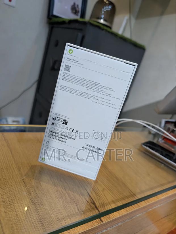 New Apple iPhone 17 Pro Max 256 GB Blue · Photo 3